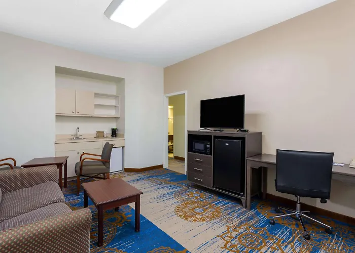 Baymont Inn & Suites Tallahassee